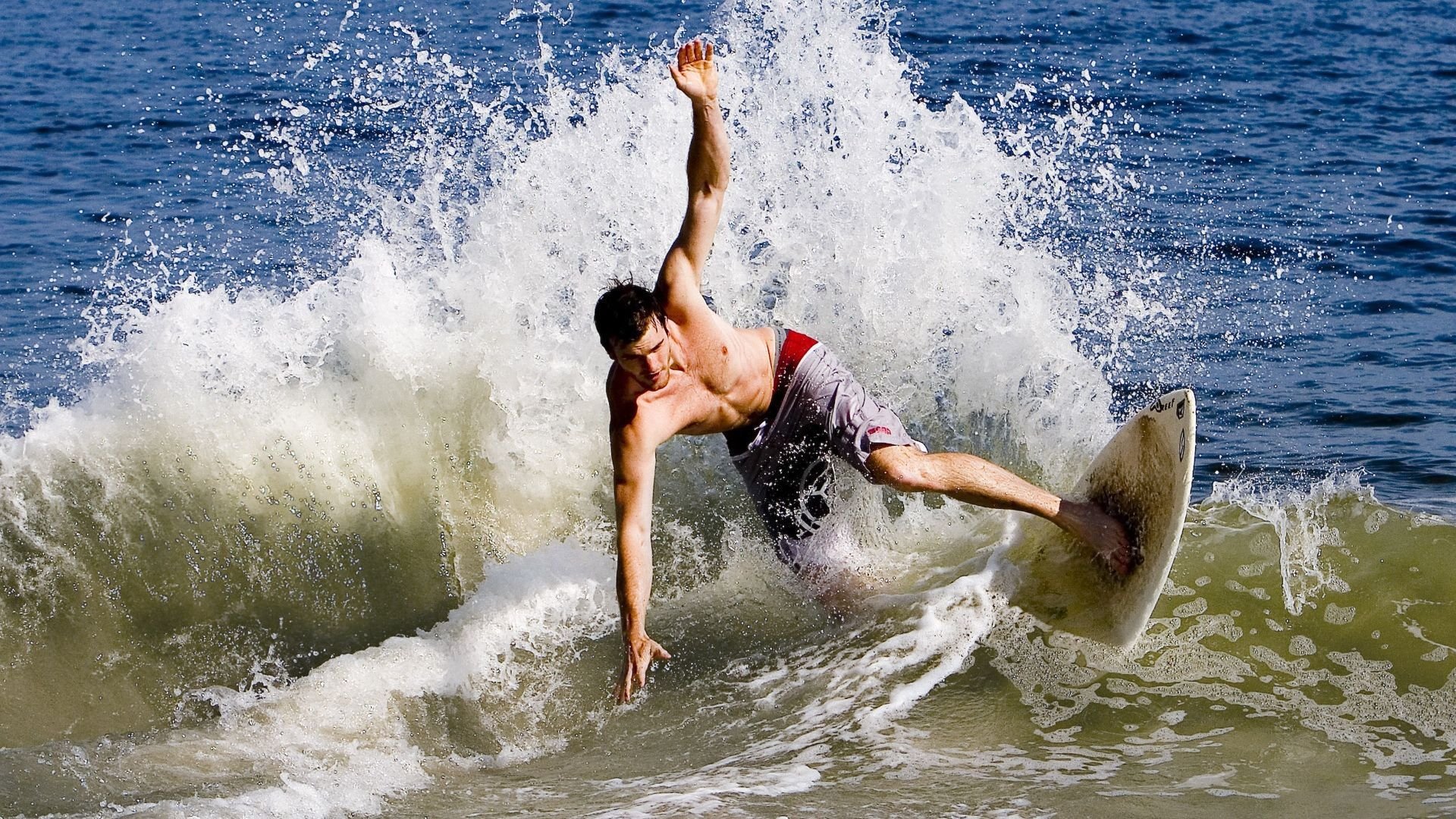 朱婷主动担任训练志愿协助教练带队，朱婷训练营