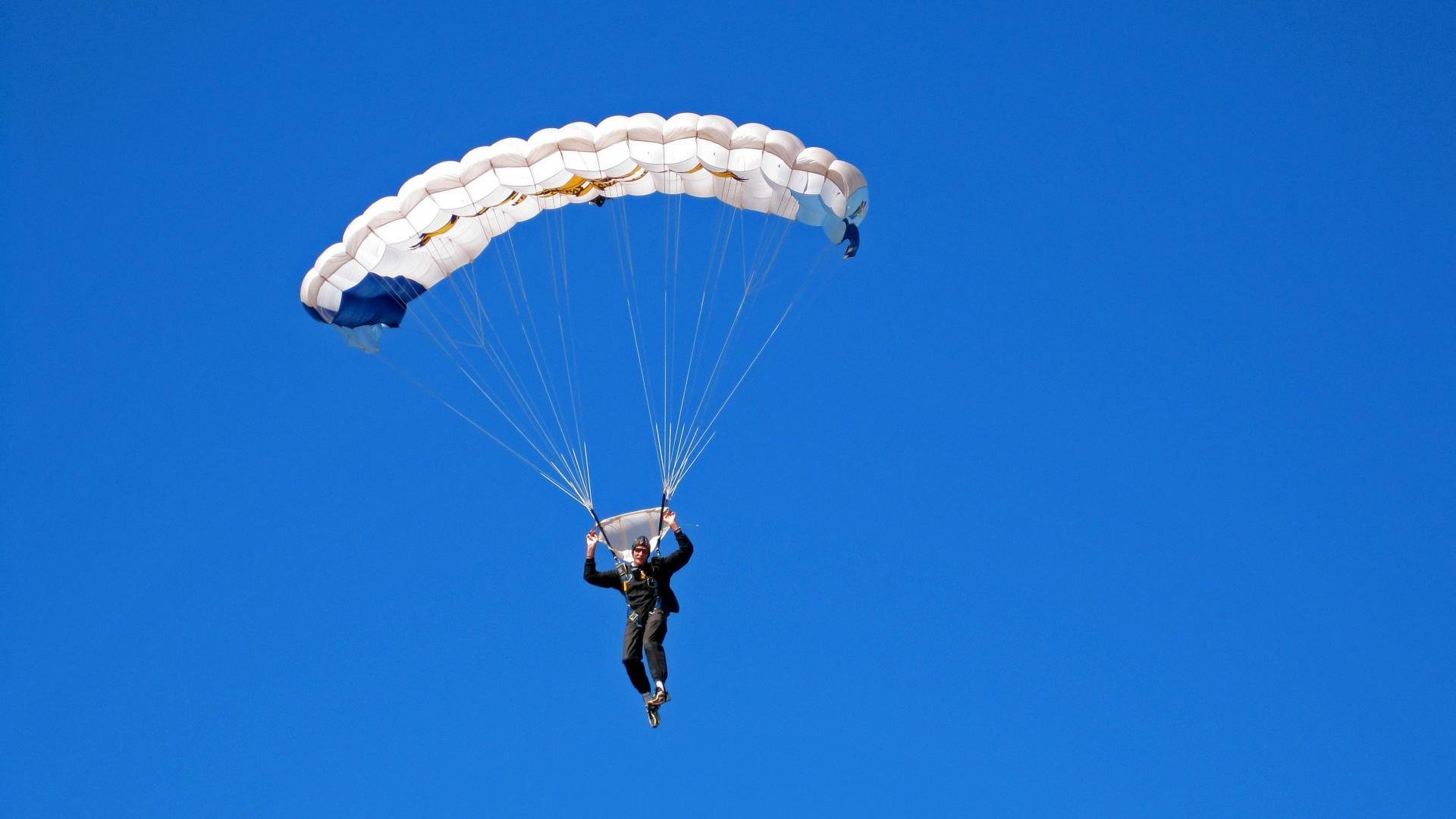 澳大利亚橄榄球赛事吸引大批投资，成为国际橄榄球新阵地，澳大利亚英式橄榄球联赛